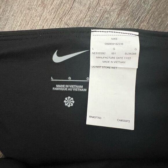 Nike Swoosh Block Asymmetrical Bottom- Size Large - Picture 6 of 9